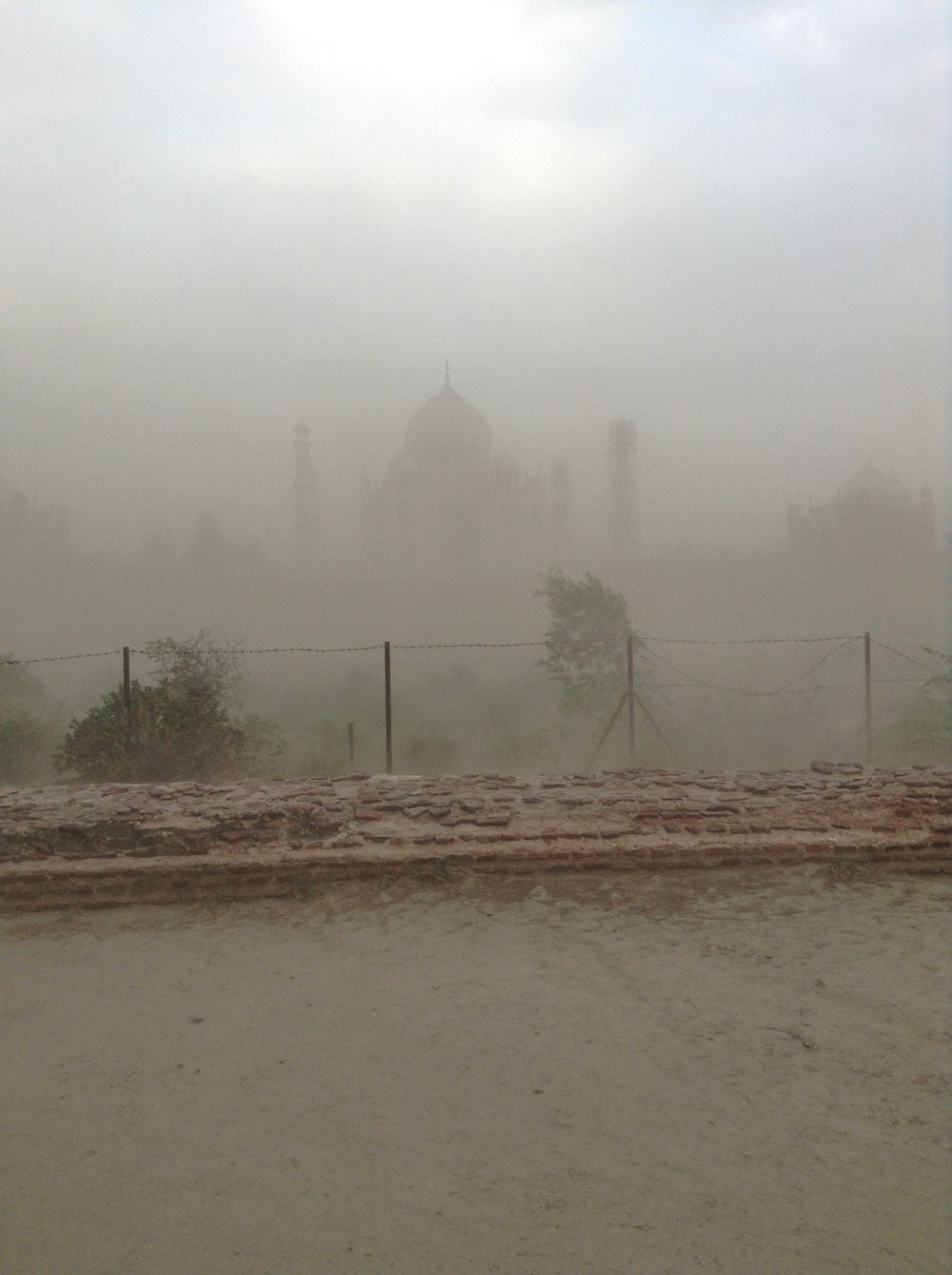  A glimpse of the Taj Mahal through a sandstorm 